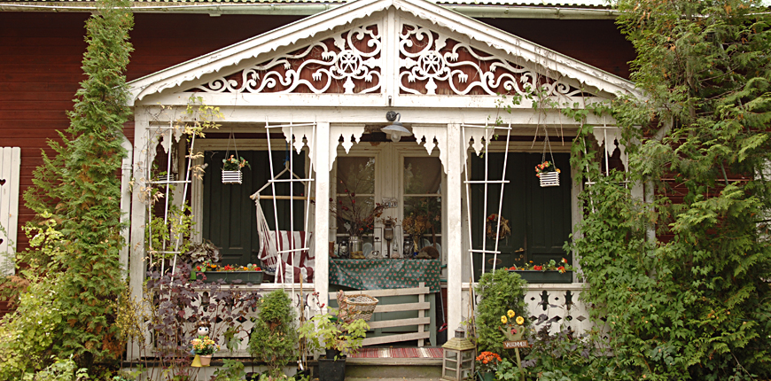 Entre vit farstu röd gammal stuga