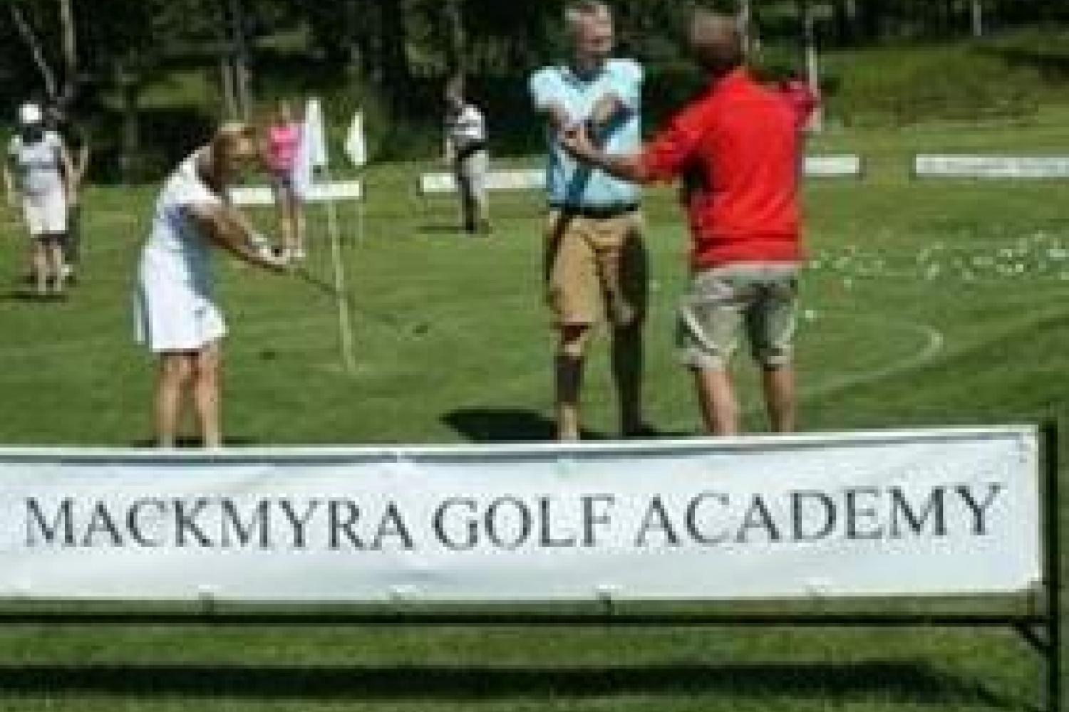 Träna och lär dig golf på Mackmyra 