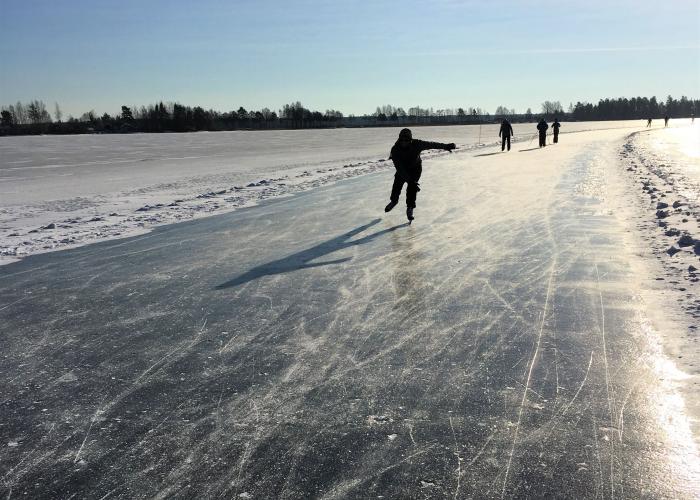 Long-distance skating on Storsjön